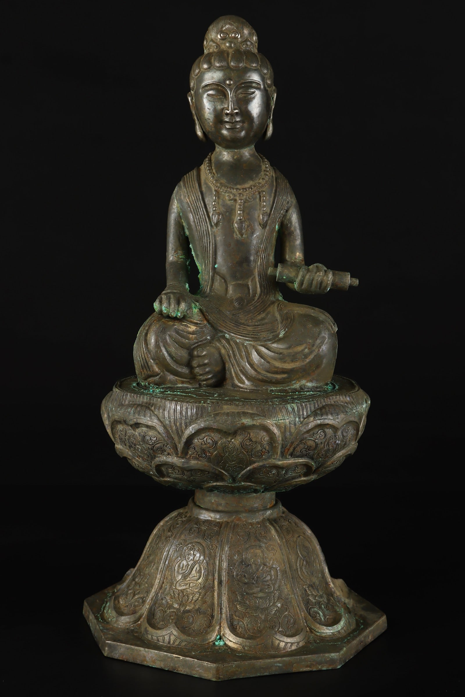 A Solemn Bronze Statue of Avalokitesvara (1 of 9)