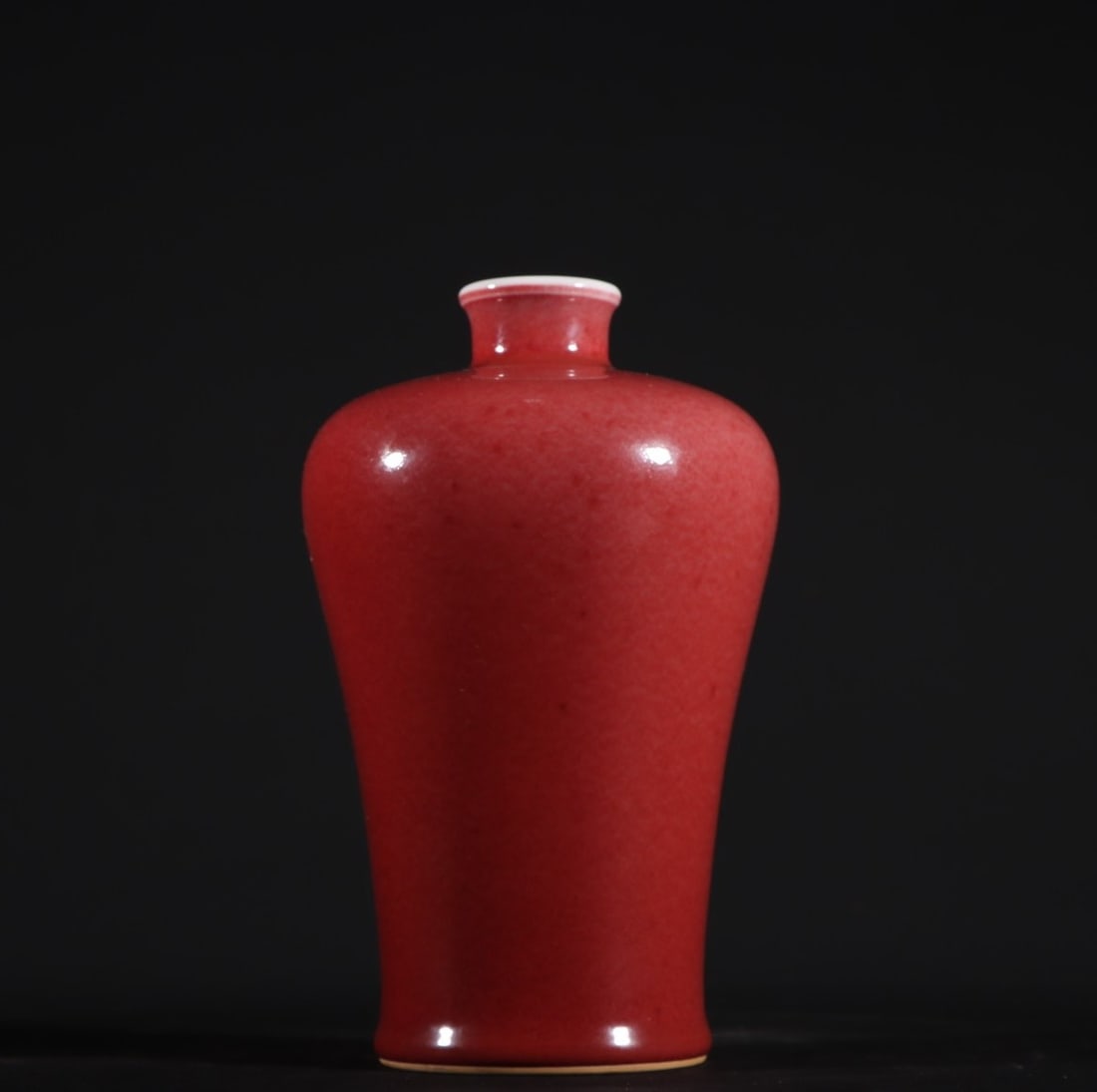 An ExquisitePeachBloom-Glazed Vase: An ExquisiteQing Dynasty, China Kangxi Six-character Mark Size:6.9inx4.3in清代康熙豇豆红梅瓶 大清康熙年制Size: