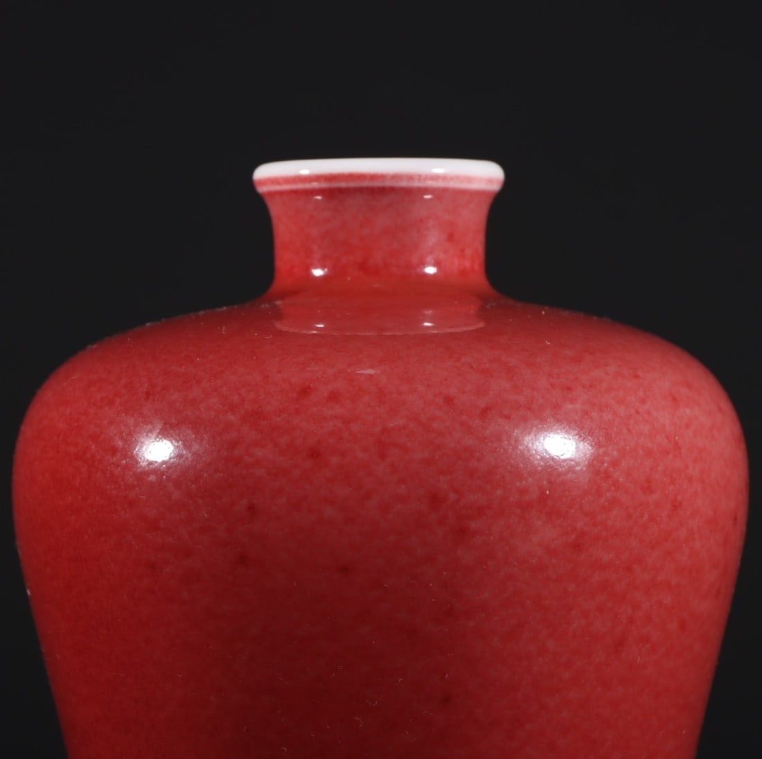 An ExquisitePeachBloom-Glazed Vase - 2