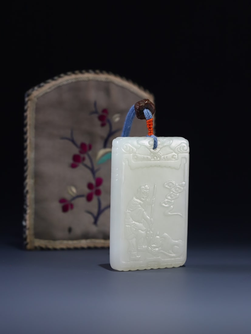 An Exquisite White Jade Figure Pattern Pendant: An Exquisite White Jade Figure Pattern Pendant,Qing Dynasty,China,Size:2.4inx1.6inx0.3in,Weight:56g白玉人物纹挂件,中国清代,Size:6.15cm