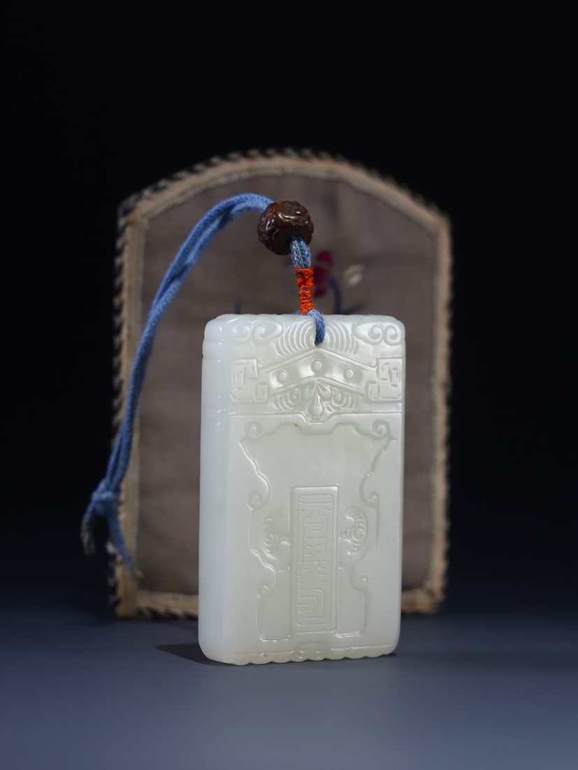 An Exquisite White Jade Figure Pattern Pendant - 2
