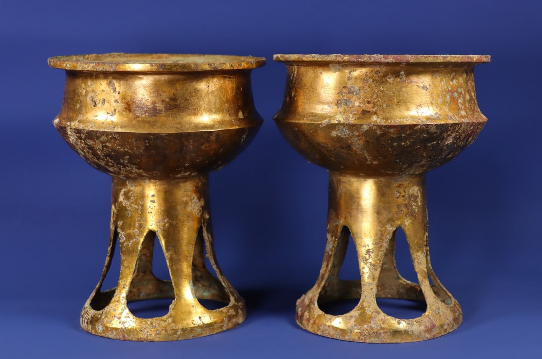 A Pair of Exquisite Gilt Bronze Stem Bowls: A Pair of Exquisite Gilt Bronze Stem Bowls,Qing Dynasty,China,Size:9.1inx7.1in,Total