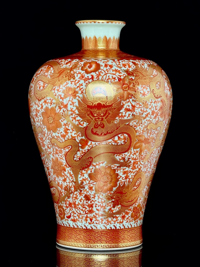 A Huge Iron-Red Painted Gold Lotus and Dragon Pattern Vase: A Huge Iron-Red Painted Gold Lotus and Dragon Pattern Vase,Qing Dynasty,China,Qianlong Six-character Mark,Size:17.8inx11.1inx6.9in矾红釉描金缠枝莲࿵