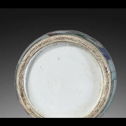 An Exquisite Wucai Figures Pattern Vase - 10