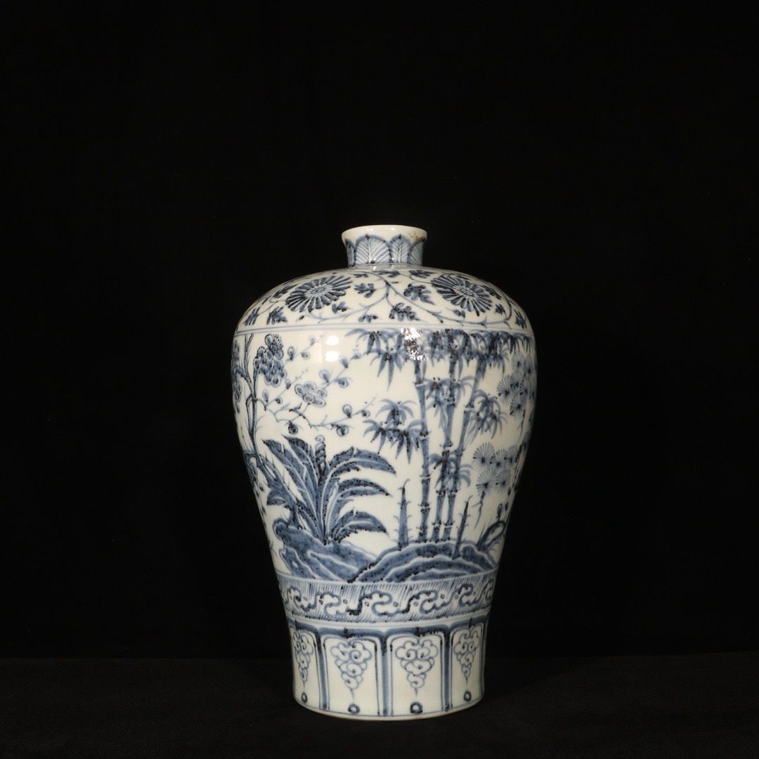 An Exquisite Blue and White Pine and Bamboo Pattern Vase: An Exquisite Blue and White Pine and Bamboo Pattern Vase,Ming Dynasty, China,Size:12.6inx8.7in 青花松竹纹瓶,中国明代