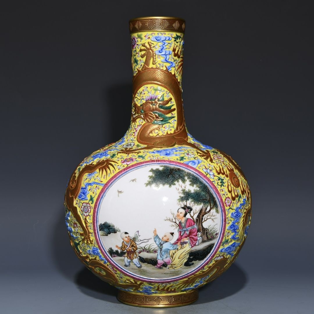 An Exquisite Enamel Gilt Figures Pattern Vase: An Exquisite Enamel Gilt Figures Pattern Vase,Qing Dynasty, China,Qianlong Four-Character Mark,Size:14.2inx9.4in 珐琅彩鎏金人物纹瓶,中ࢲ