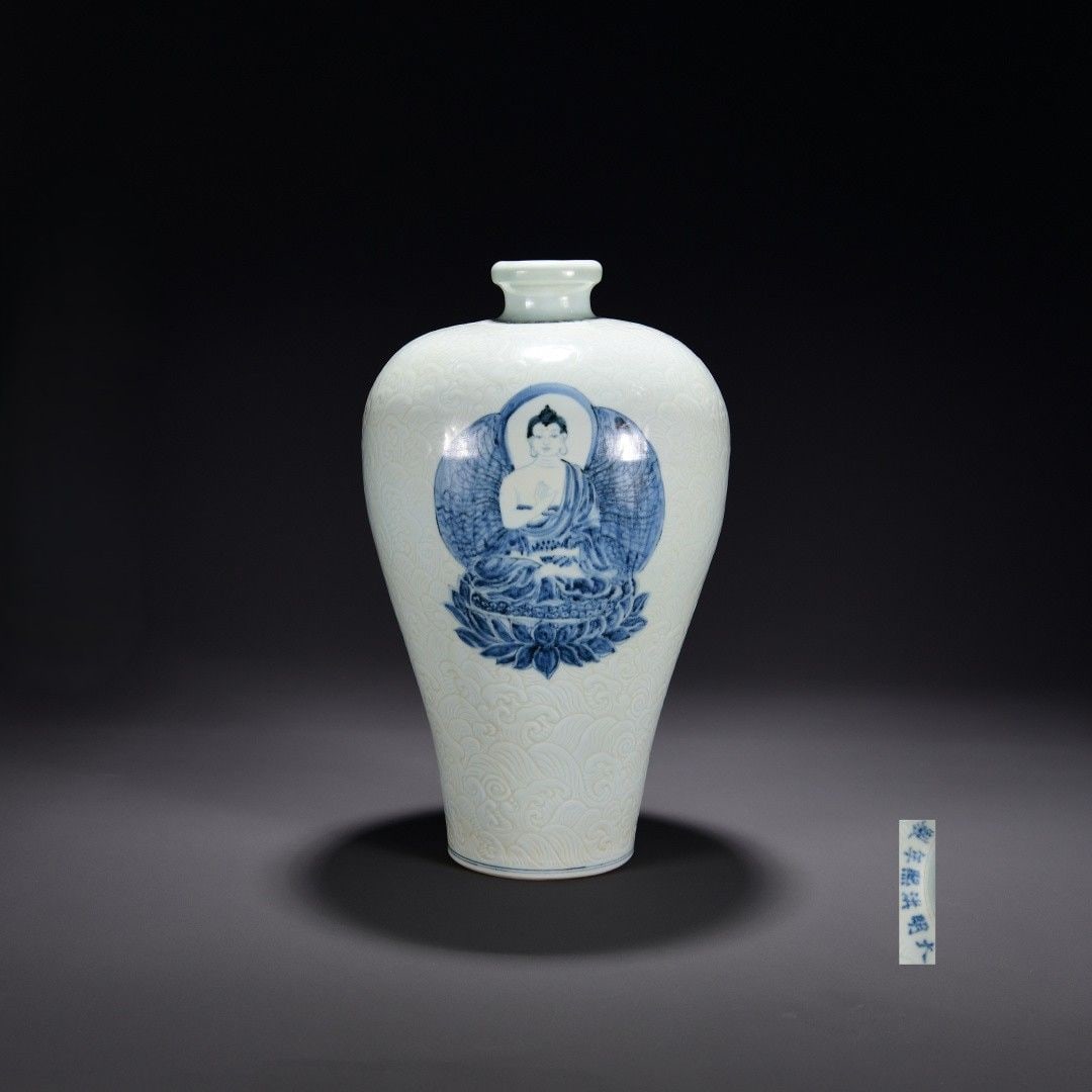 An Exquisite Blue and White Buddha Statue Pattern Vase: An Exquisite Blue and White Buddha Statue Pattern Vase,Ming Dynasty, China,Hongxi Six-character Mark,Size:16.9inx10.6in 青花佛像纹瓶,中国明代