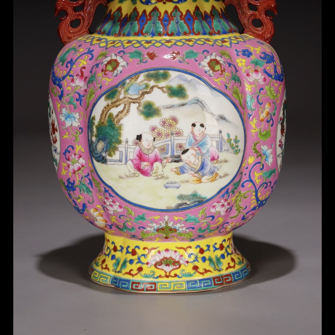 An Exquisite Enamel Figures Pattern Double-Ears Vase - 3