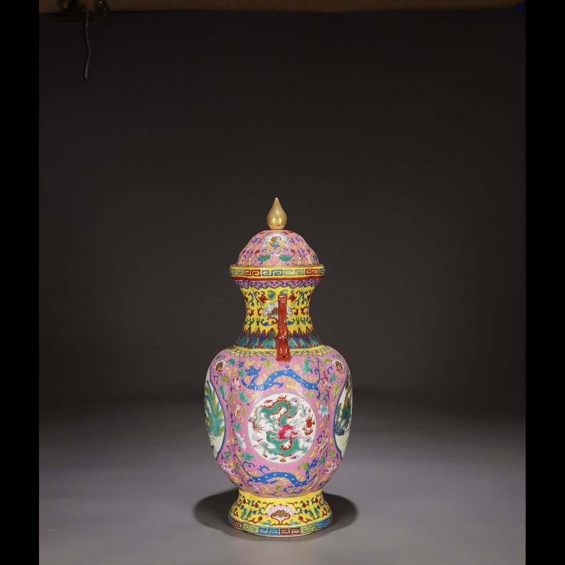 An Exquisite Enamel Figures Pattern Double-Ears Vase - 7