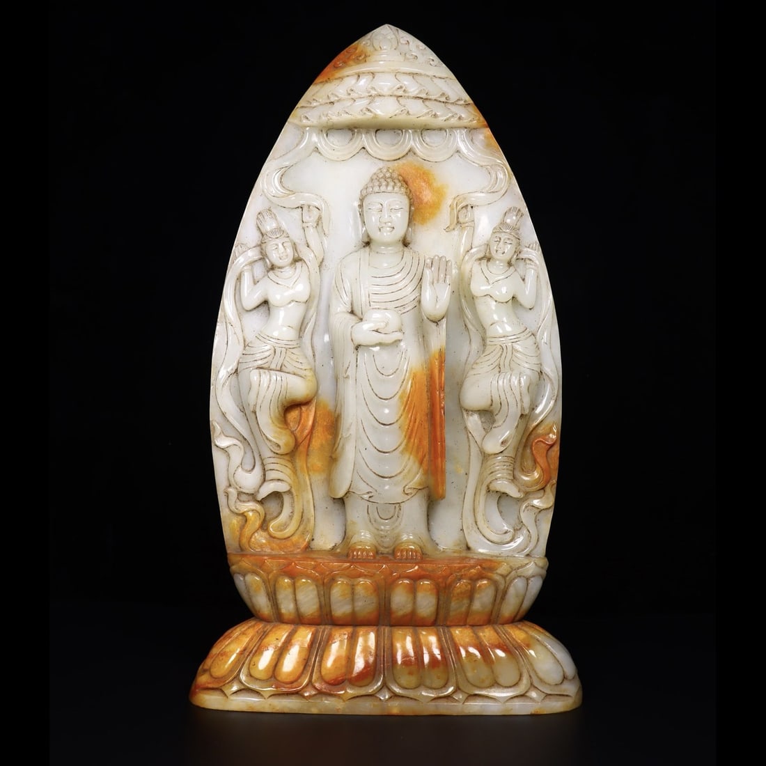 An Exquisite Hotan Jade Buddha statue: An Exquisite Hotan Jade Buddha statue,Ming Dynasty, China,Size:8.7inx2.4inx15.3in,Weight:4724g 和田玉佛,中国明代