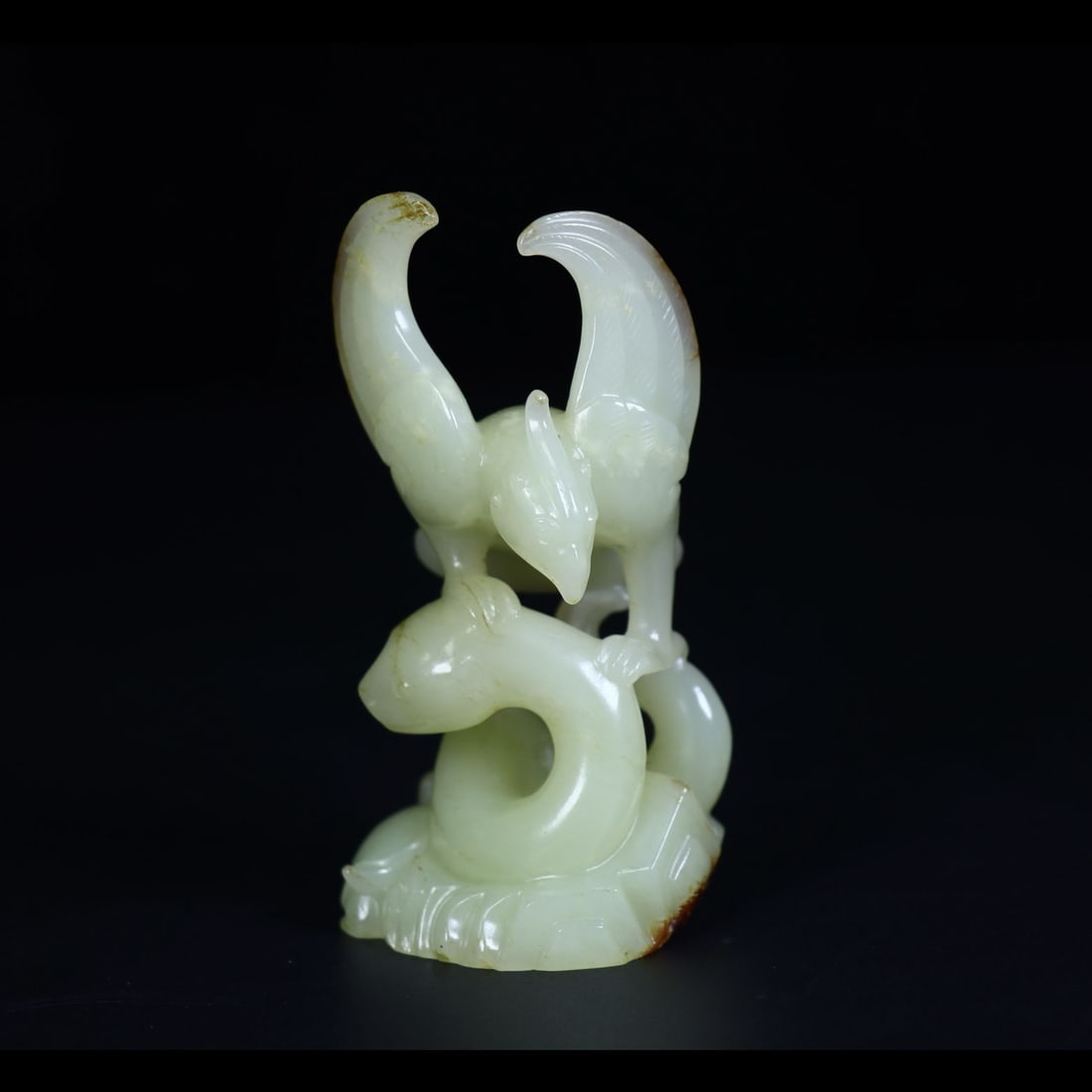 An Exquisite Hotan Jade Bird Ornament: An Exquisite Hotan Jade Bird Ornament,Ming Dynasty, China,Size:2inx1.6inx3.7in,Weight:136g 和田玉鸟摆件,中国明代