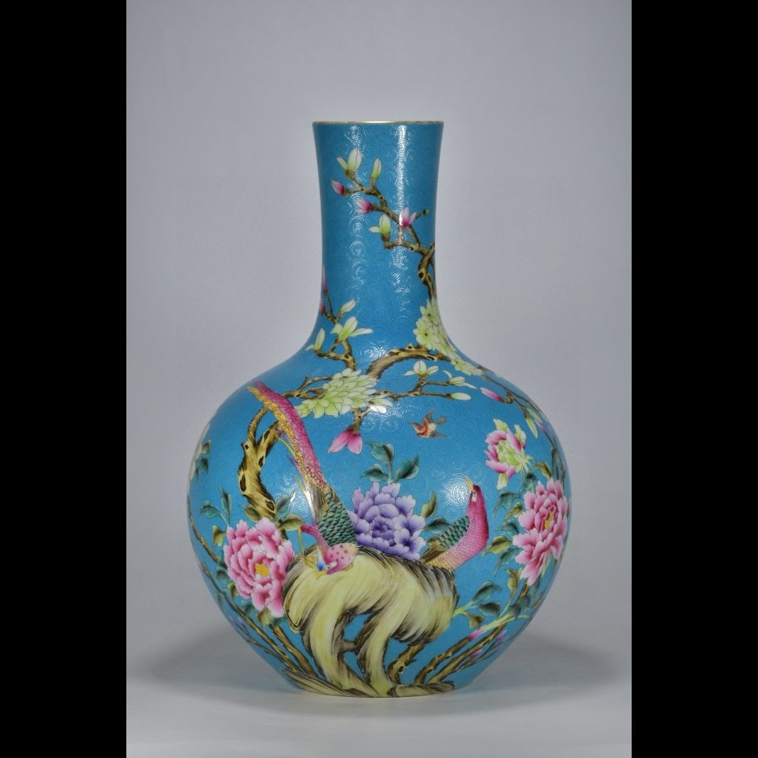 An Exquisite Enamel Flower and Bird Pattern Vase: An Exquisite Enamel Flower and Bird Pattern Vase,Qing Dynasty, China,Qianlong Six-character Mark,Size:15.7inx10.6in