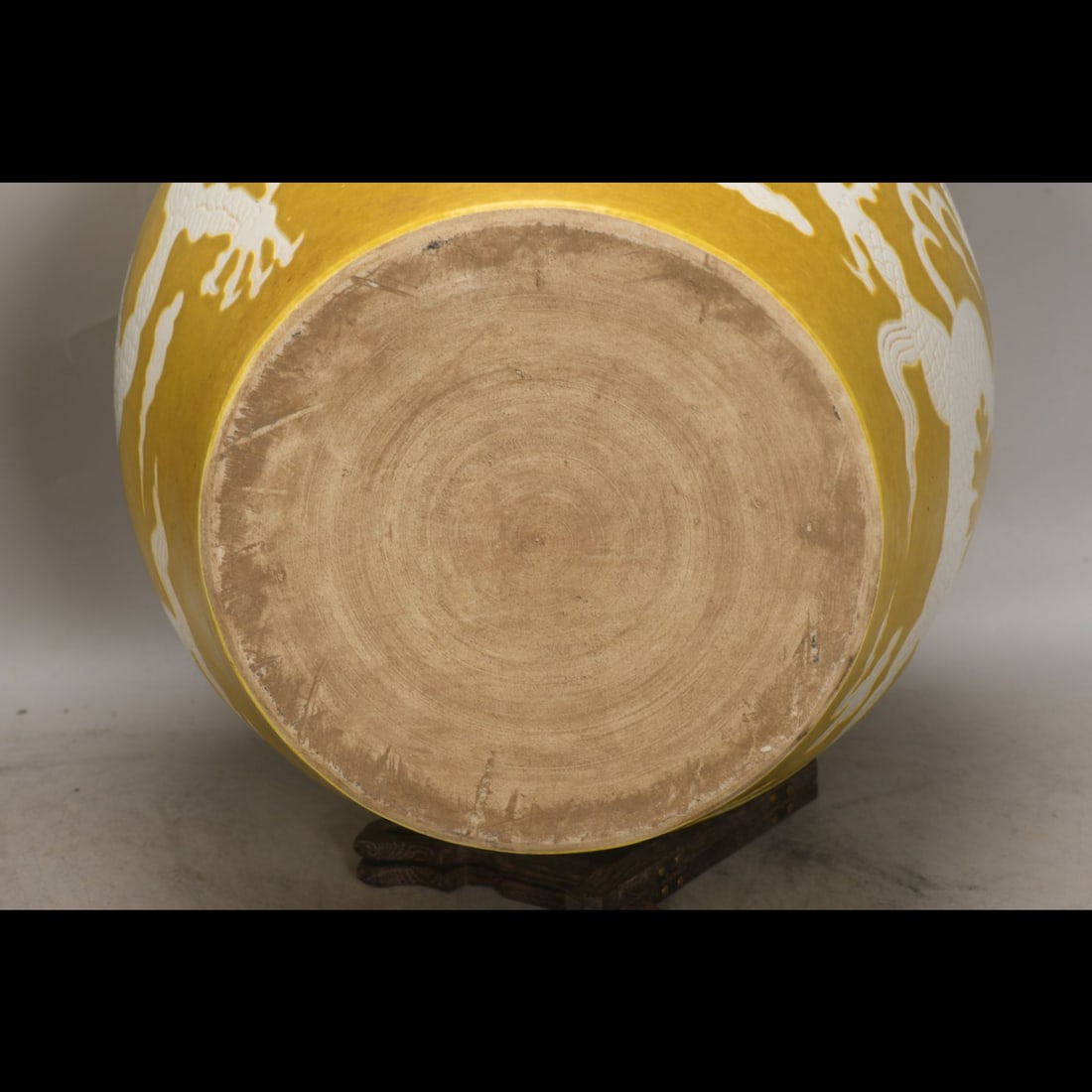An Exquisite Yellow Glazed Dragon Pattern Vat - 8