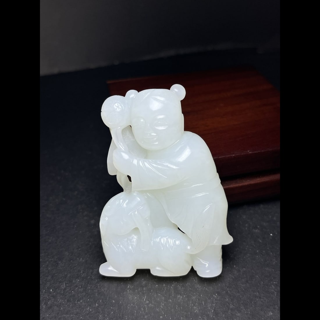 An Exquisite Hotan Jade Figures Handheld Carving: An Exquisite Hotan Jade Figures Handheld Carving,Qing Dynasty,China,Size:1.9inx0.7inx2.6in,Weight:77g 和田玉人物手把件,中国清代