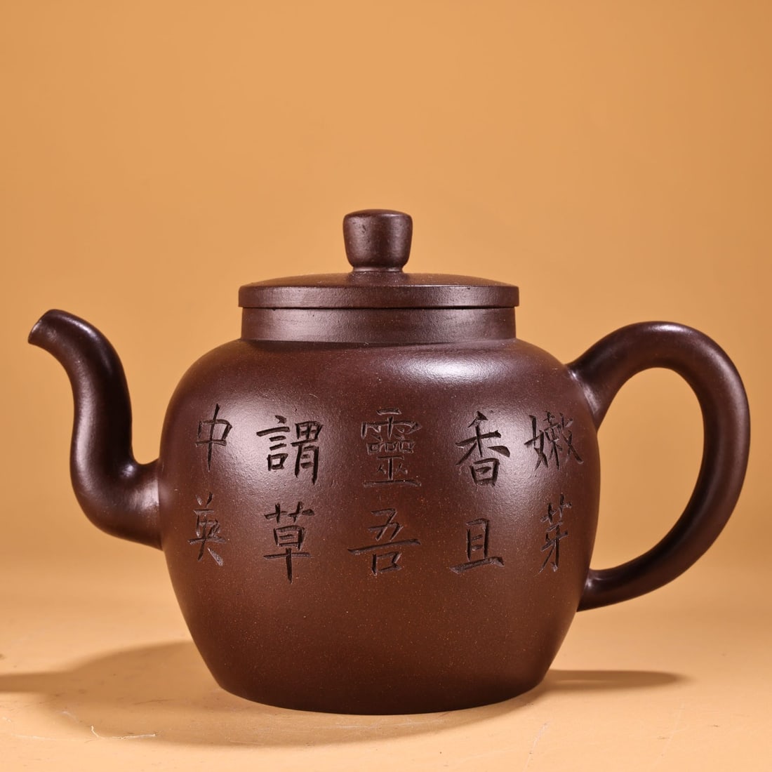 An Exquisite Purple Sands Teapot: An Exquisite Purple Sands Teapot,Republic of China,With Mark,Size:4.7inx6.7in,Weight:420g 紫砂壶,民国,带款