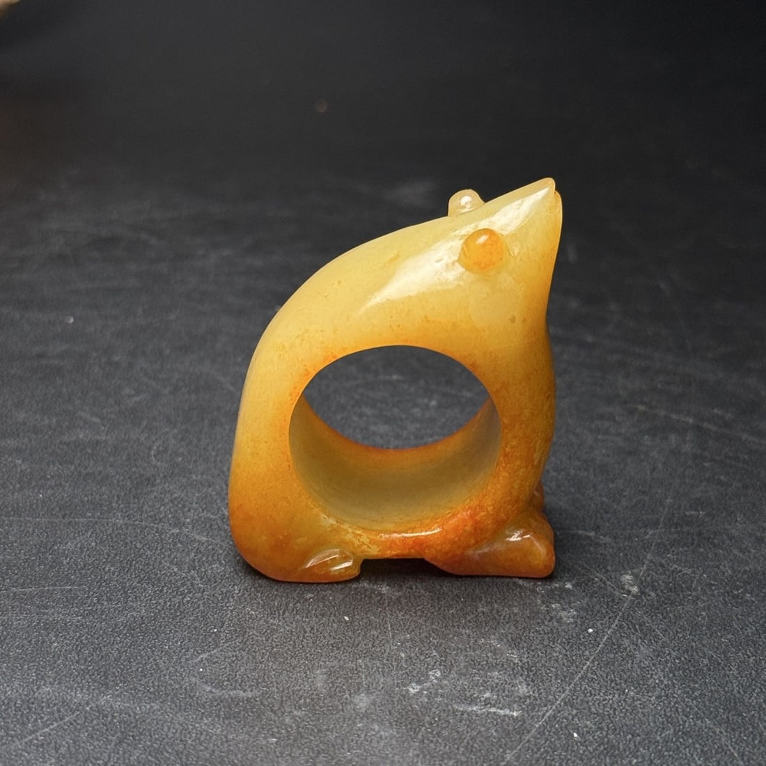 An Exquisite Hotan Jade Rat Thumb Ring: An Exquisite Hotan Jade Rat Thumb Ring,Qing Dynasty,China,Size:0.9inx1.7inx1.5inx0.9in,Weight:40g 和田玉鼠扳指,中国清代