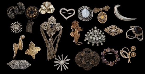 Lot 20 Vintage Costume Brooches