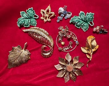 Collection of Beautiful Goldtone Vintage Brooches
