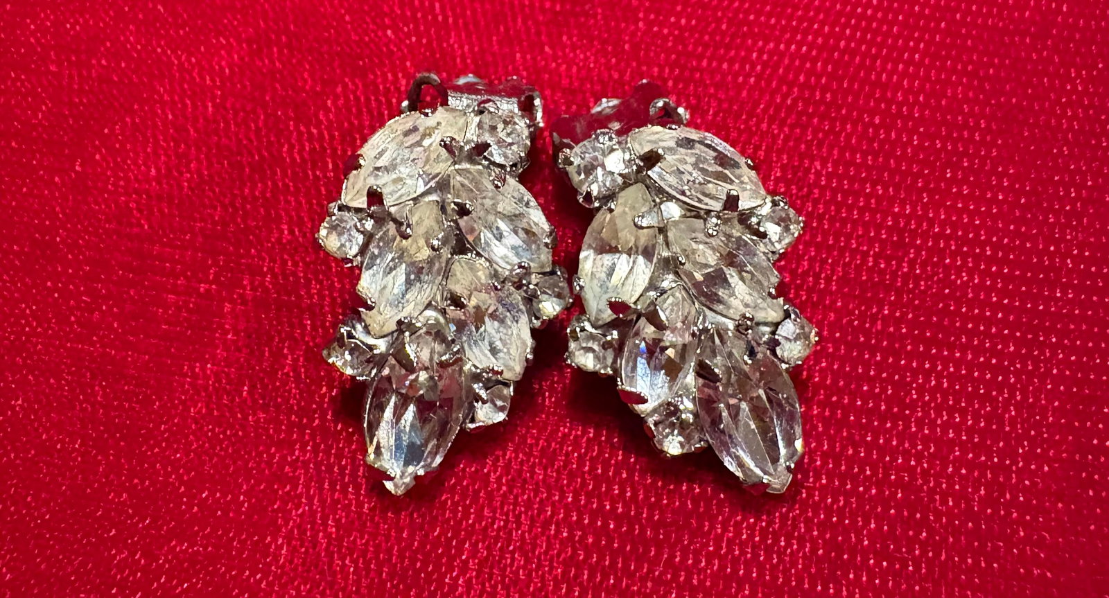 Weiss White Rhinestone Vintage Earring - Stamped: Gorgeous pair of 1950’s Weiss earrings