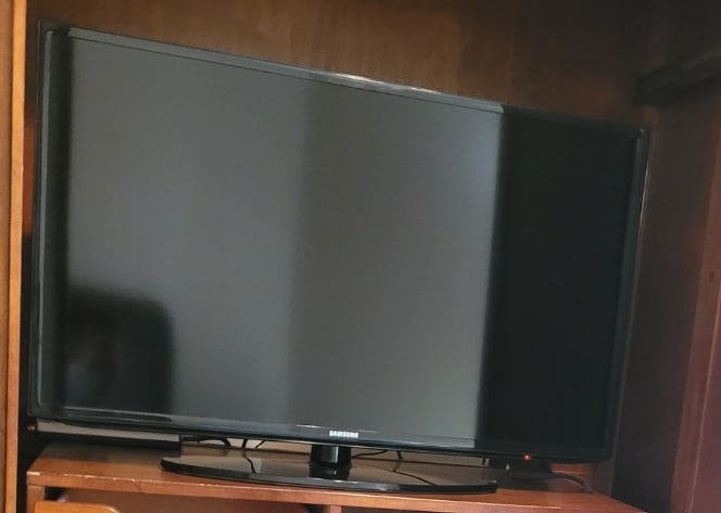 Samsung TV 42inch (1 of 2)