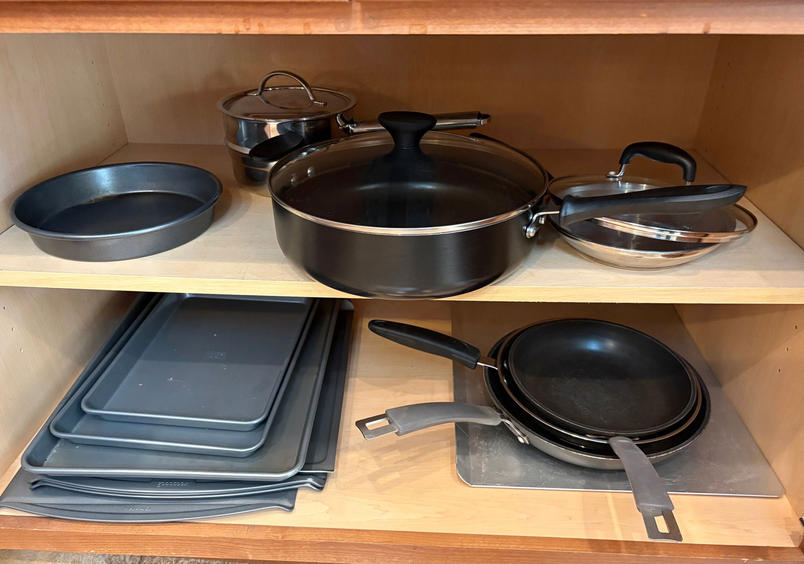 Lot of 20 Baking-Cooking Pans (1 of 1)