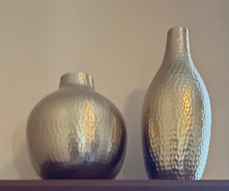 Set of 2 Gold Hammered Vases: Beautiful Set of 2 Large Gold Hammered Vases
