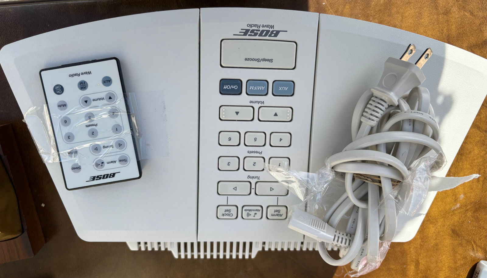 Bose Wave Radio: Bose wave radio. 4" Tall 14" wide 7"deep