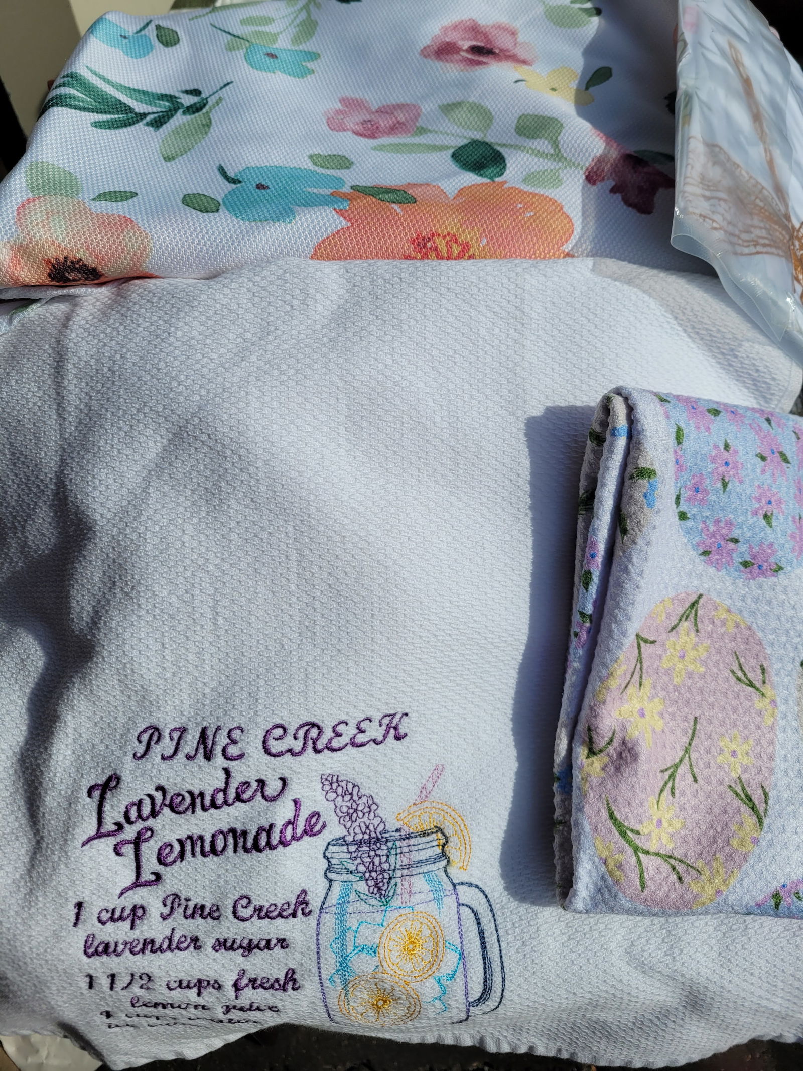 Mystery Lot of Kitchen, Dining Linens: 59 Pcs of LinensTableclothsTowels, etc included.