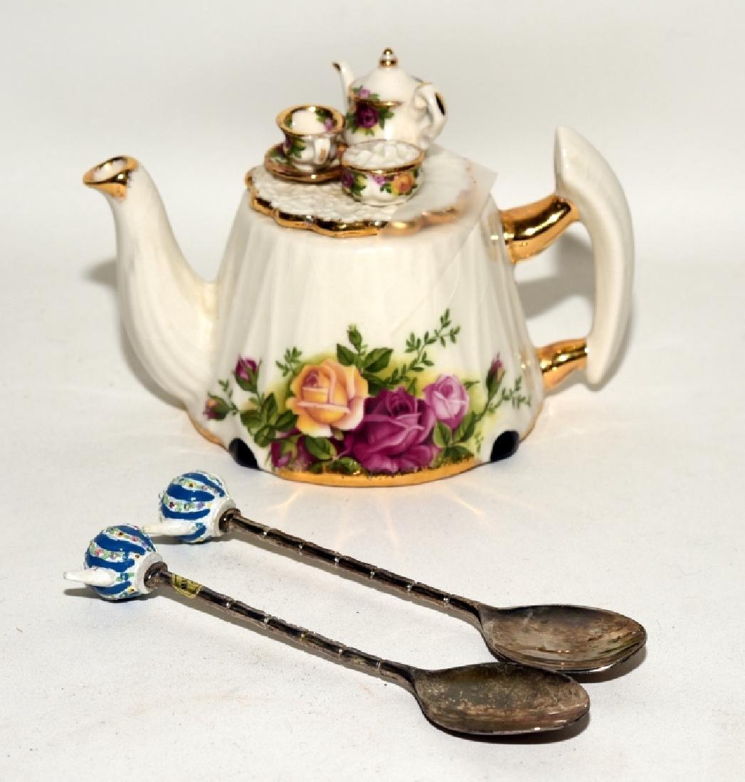 Royal Albert Old Country Roses Teapot & Spoons (1 of 5)