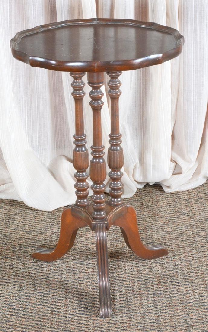 Pie Crust Table on Tripod Base (1 of 3)