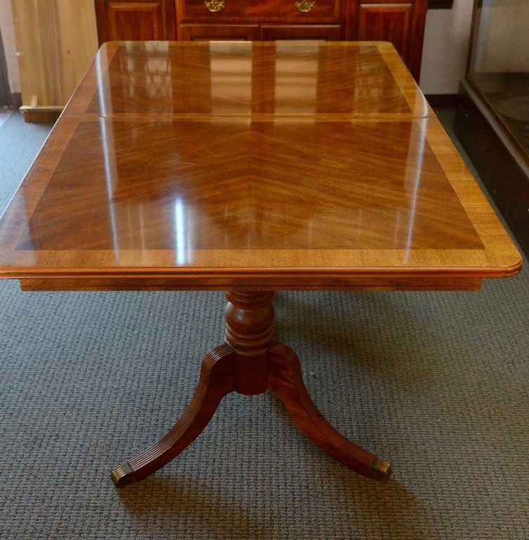 Broyhill Banded Dining Room Table (1 of 5)