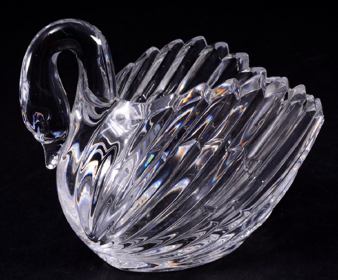 Gloria Vanderbilt Lead Crystal Swan: 7" wide.
