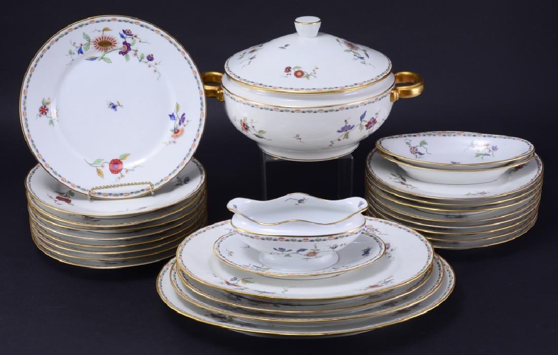 Richard Ginori Old Chinese or Oriente China: Italian, 26 pieces including 17 dinner plates, 2 oval 9" L dishes, gravy w/attached plate, two 11.75" L platters, 13.5" platter, 15" platter and large round covered casserole w/gold handles 13.5" hand