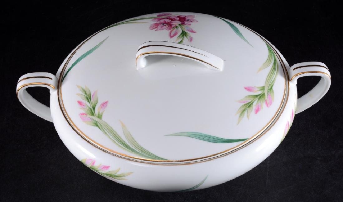 RC Nippon Toki Kaisha Covered Casserole: Gold trim, 5" high x 11.75" handle to handle.