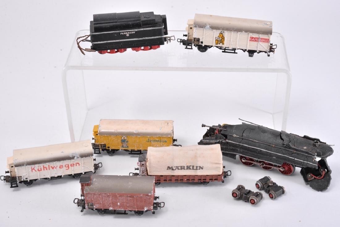 6 Marklin Railcars & Engine (1 of 4)