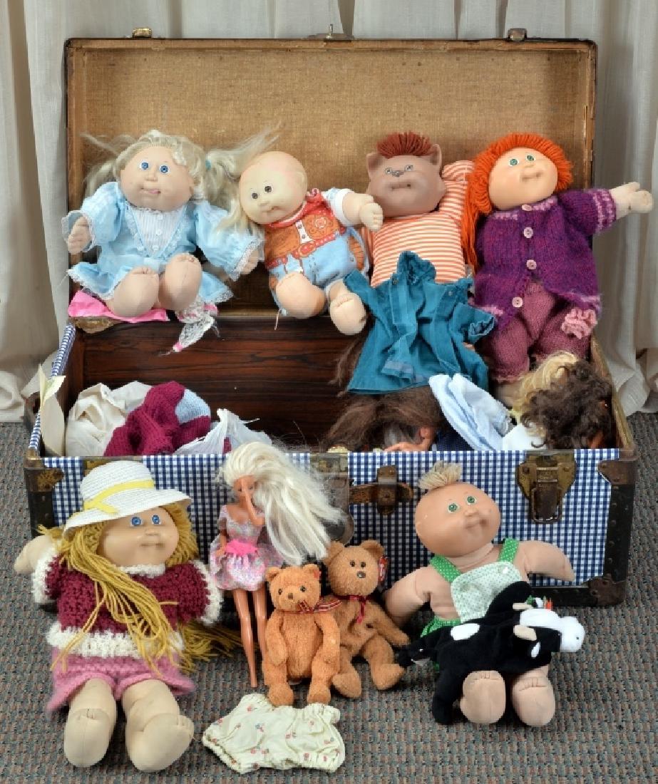 Blue & White Trunk w/Cabbage Patch Kids & More: Inc. Barbie dolls & baby clothes. As found.