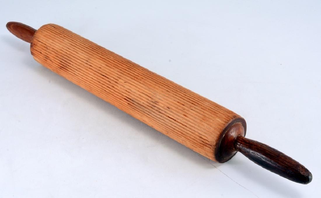 Vintage Ridged Rolling Pin (1 of 3)