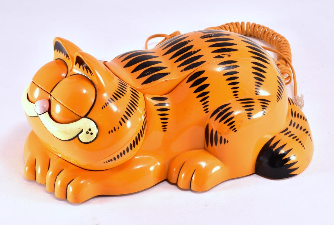 Vintage Garfield Telephone By Tyco: Model 1207, eyes move, 5 1/8" tall.
