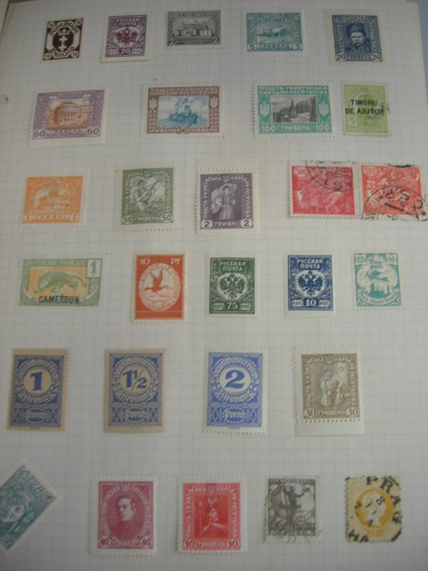 Foreign Folder & 1920 Scott World Wide Stamp Lot: Foreign Folder & 1920 Scott World Wide Lot. Loose Leaf Folder World Wide Lot Written Up for Display Including Algeria, Mozambique, Italy, Finland, Austria, Iceland, Greece, Grenada, Cuba, Denmark. 14 