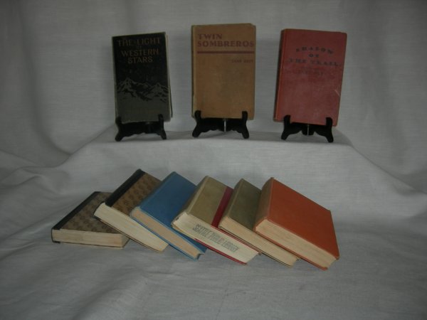 Vintage Zane Grey Novels: 9 Vintage Zane Grey Novels Including Stairs of Sand, Rogue River Feud, Captives of the Desert, Wilderness Trek, Sunset Pass, The Lone Star Ranger, Shadow on the Trail, The Light of Western Stars, Twin