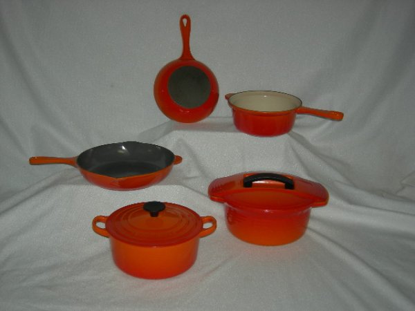 LE CREUSET COOKWARE: Le Creuset Cookware Made In France Inc. 2 Skillets, 9"D & 7"D; Sauce Pan, 7"D; 2 Casseroles w/Lids, 8.5"D & 7.5"D.