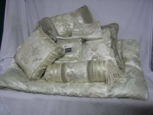 BED & WINDOW ENSEMBLE: Kingsize Bed Ensemble Including Comforter, Pillow Shams, Throw Pillows, Draperies, Valence.