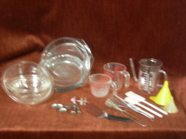 BAKING LOT: Baking Lot Inc. 3 Graduated Pyrex Bowls, 4 Pie Plates (2 Anchor Hocking), 3 Measuring Cups, Funnels, Spatulas, & Pie Server.