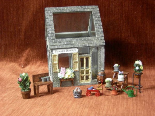 FLOWER SHOPPE TERRARIUM: Flower Shop Terrarium w/Mini Props, 9.5"T.