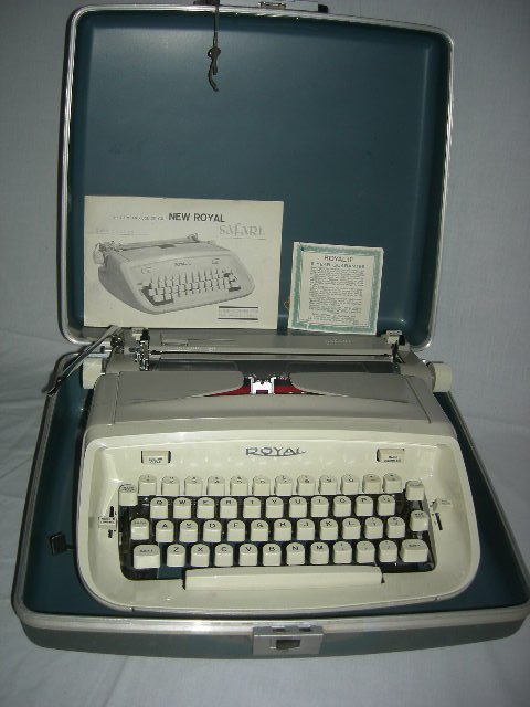 OFFICE: 1964 Royal Safari Portable Typewriter In Hard Shell Locking Case w/Key.