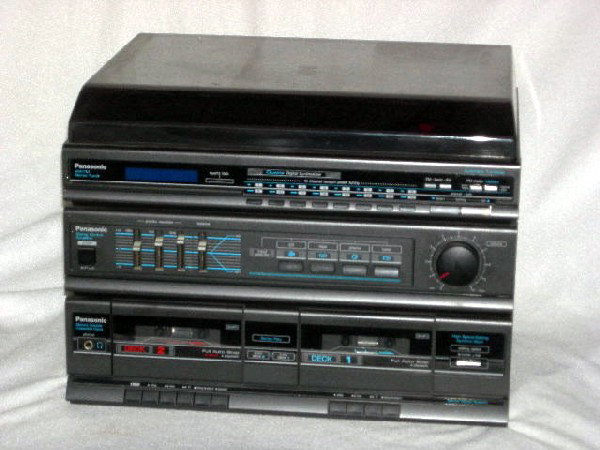 PANASONIC STEREO SYSTEM: Panasonic Stereo System Inc. Automatic Turntable, AM/FM Stereo Tuner, Amplifier, Stereo Double Cassette Deck, 17"W X 13.5"Deep X 12.5"T.