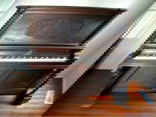 230: LESTER UPRIGHT GRAND PIANO - Aug 28, 2010 | Specialists of the