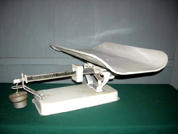 DETECTO BEAM-TYPE BABY SCALE: White Baby Scale w/Weights and Charts for Weight, Height and Age for Boys and Girls, Patent Nos 1760898 1838182, 13" Long Base, Tray 19" Long.