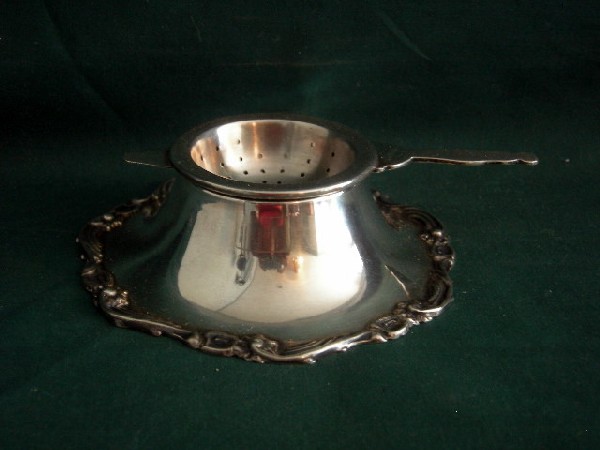 STERLING SILVER PERUVIAN TEA STRAINER: Tea Strainer Marked Industria Peruana, Plata Esterlina, 925 w/Flag, Made by Camusso, 6.25" Wide x 1.75" Tall. Firm Founded in 1933 by don Carlo Mario Camusso.