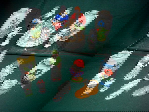 OCCUPIED JAPAN PORCELAIN LOT: 13 Pieces All Marked Made in Occupied Japan Including Vases, Shoes, Woman, Little Girl and Period Couple Seated on Bench, Size Range from 2" to 4.75" Tall.